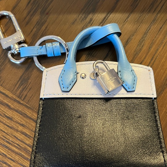 RARE LV CITY STEAMER BAG CHARM KEY HOLDER WITH COA - Picture 5 of 13